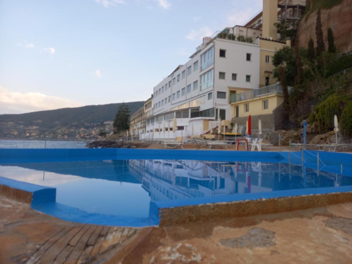 Hotel La Perla Del Capo Ospedaletti Exterior foto
